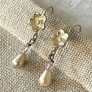 Dainty pearl drop earrings